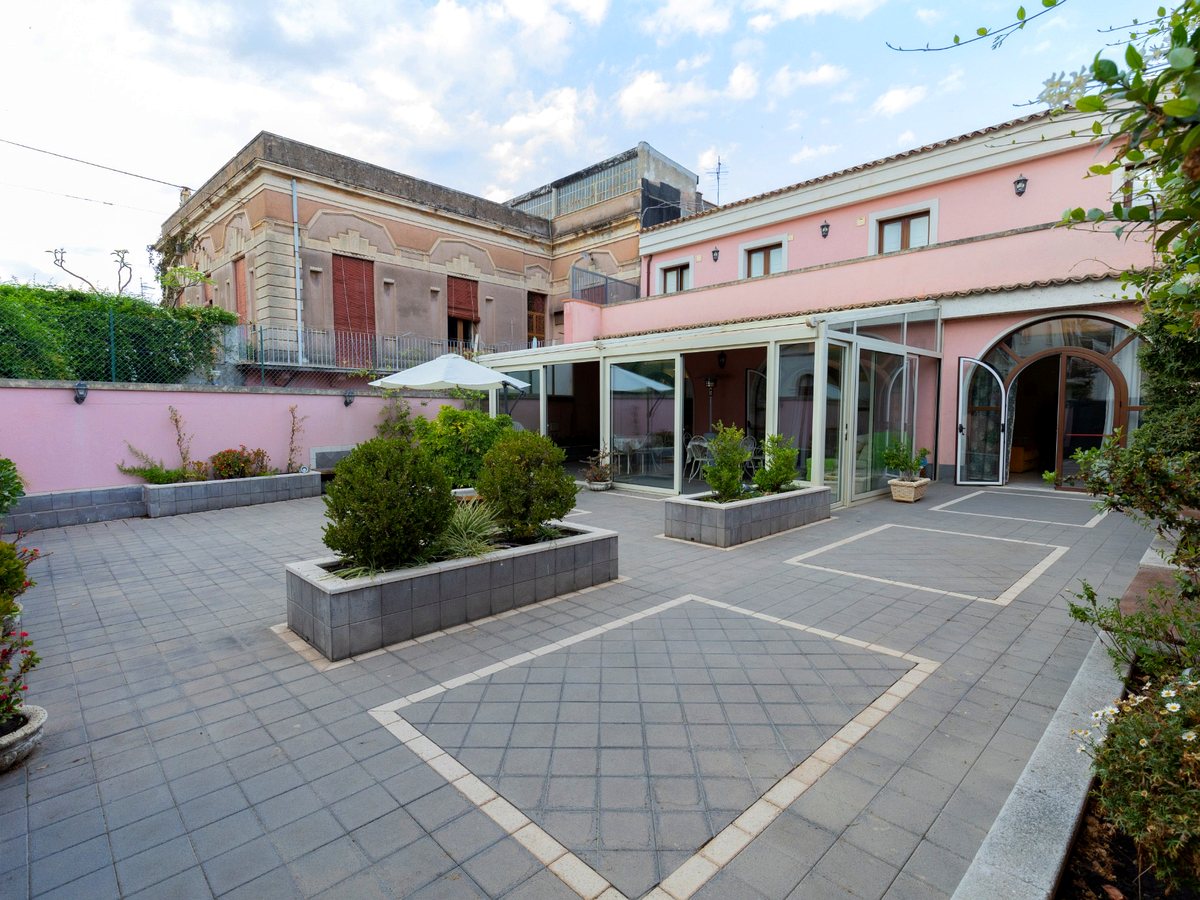 Giardino curato per passeggiate all'aria aperta