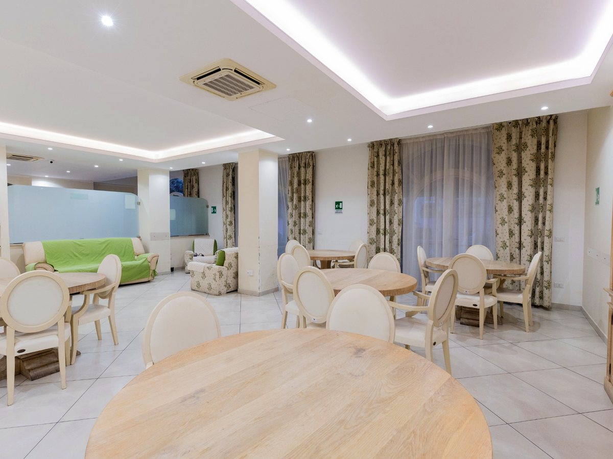 Sala da pranzo elegante e accogliente